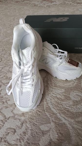 Продам кроссовки new balance размер 36, маломерка на 35-35,5. Оригинал