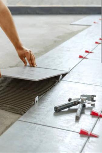 Укладка кафеля керамогранита.