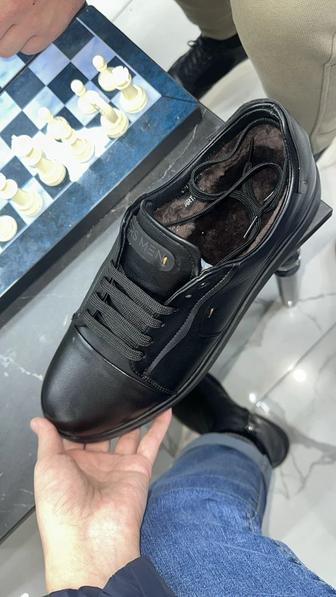 Продам зимние новые кеды 44 размер