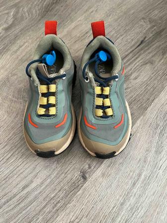 Детские кроссовки