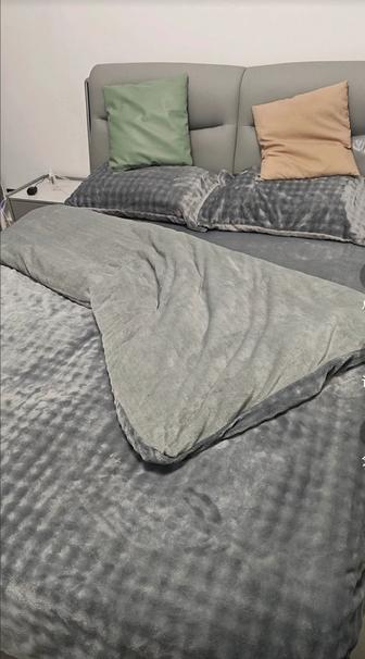 Продам комплект спальный