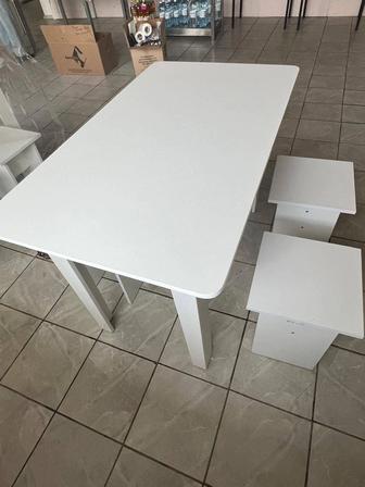 Продам стол и 4 табуретки