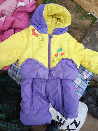 Продам комбинезоны на девочку