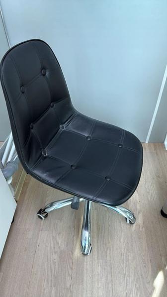 Маникюрный стол