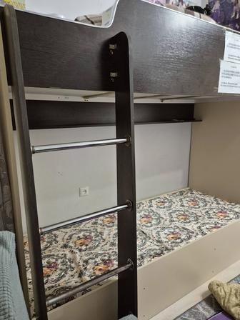 Двухъярусная кровать