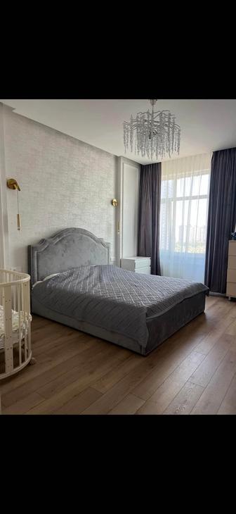 Кровать с матрасом