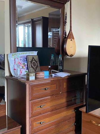 Полный гарнитур(кровать, шкаф, тумбы, комод)