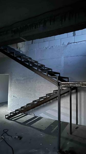 Металлическая лестница