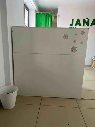 Ресепшен стол белый