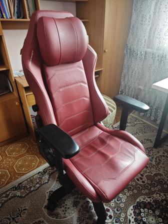 Продается игровое кресло DXracer