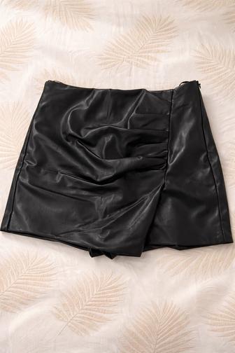 Стильная кожаная юбка-шорты Zara