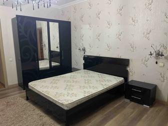 Кровать, шкаф, две тумбочки