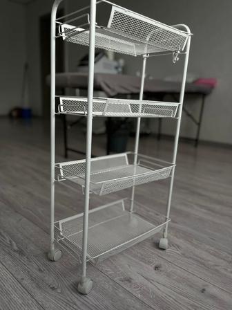Стул и помощник косметологический