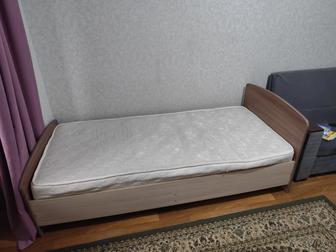 Кровать с матрасом
