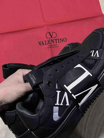 Кроссовки Valentino, шнурки любые подойдут