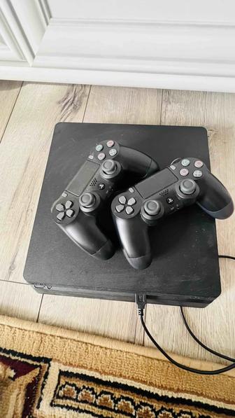 Продам PlayStation 4 slim