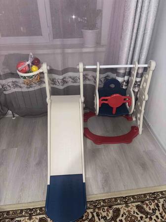 Продаю детский горках и качелях