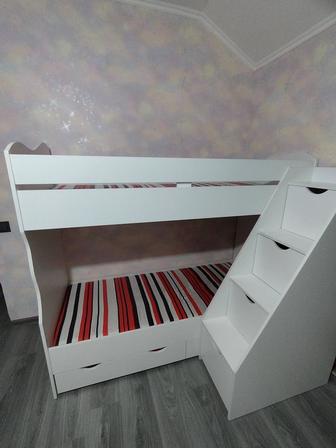 Двухъярусная детская кровать