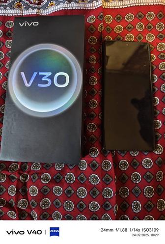 Vivo V30