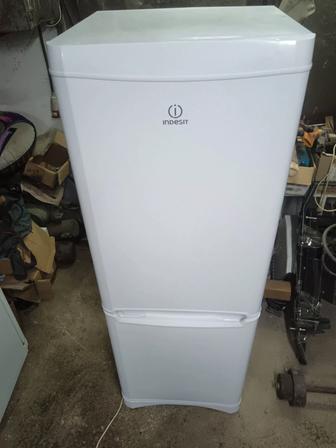 Продам холодильник Индезит