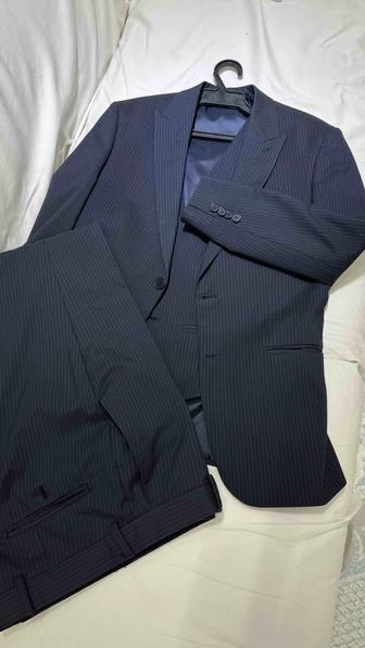 Продам мужской костюм