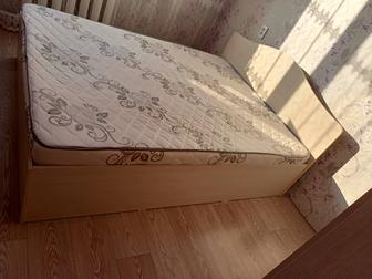 Продам двуспальную кровать