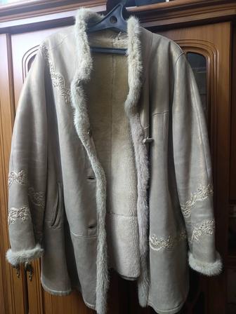 Продам женскую короткую дубленку