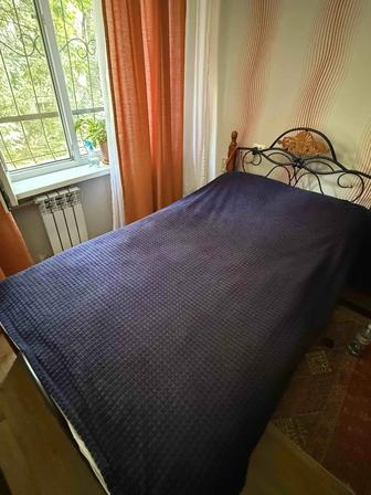 Продам кровать полуторку