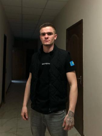 Официант / официантка
