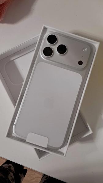 Продам телефон Айфон 17 про max