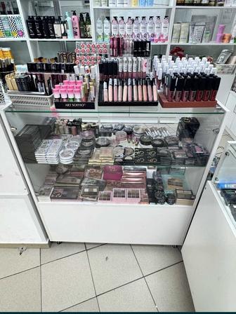 Витрины стеклянные витрины