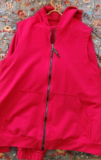 Продам спортивный костюм