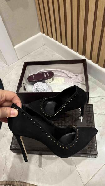 Продаю замшевые туфли