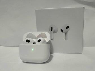 AirPods наушники.