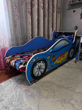 Купи кровать, стол БЕСПЛАТНО