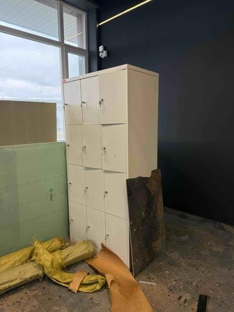 Шкаф хранения с ячейками