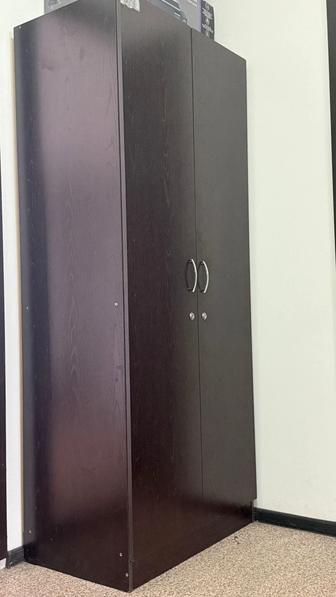 Шкаф с полками с дверцами