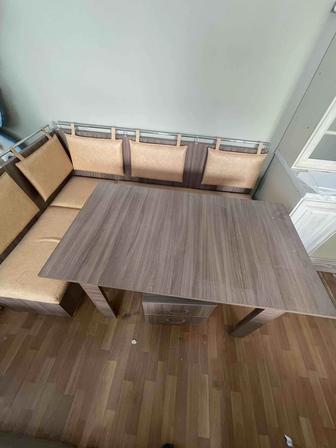 Кухонный уголок и стол