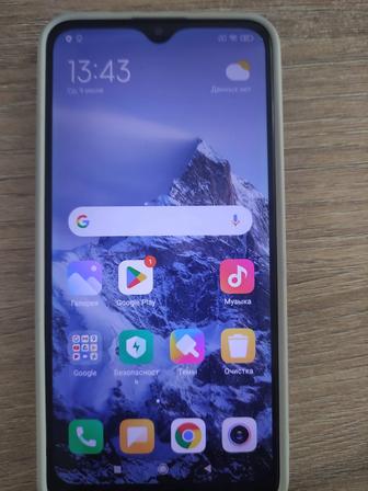 Продам смартфон Redmi 8 с чехлом