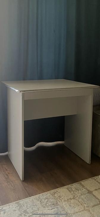 Продам стол