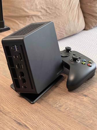Мини ПК Minisforum UM790 XTX, Ryzen 9 7940HS, 64GB/1TB GPU подставка