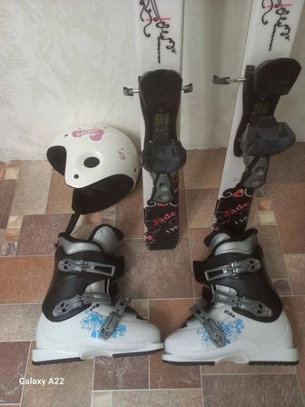 Горные лыжи и ботинки