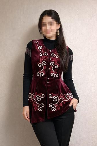 Продаётся казахский камзол, национальная жилетка из бархатной ткани