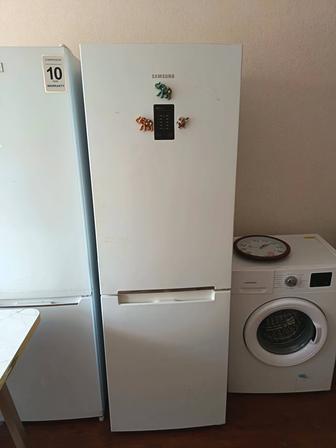 Продам холодильник самсунг в хорошем состоянии! Цена 50.000 торг