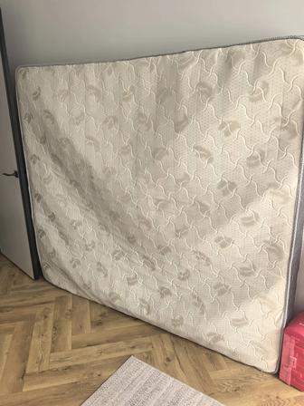 Продам матрас в хорошем состоянии