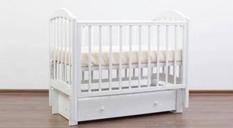 Кроватка детская с маятником