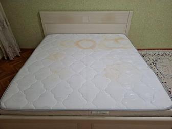 Продается двуспальная кровать
