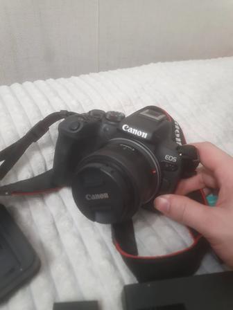 Продам фотоаппарат Canon eos r10
