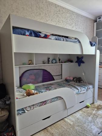 Двухьярусная кровать