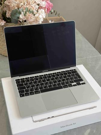 Продам MacBook 13 8/256гб